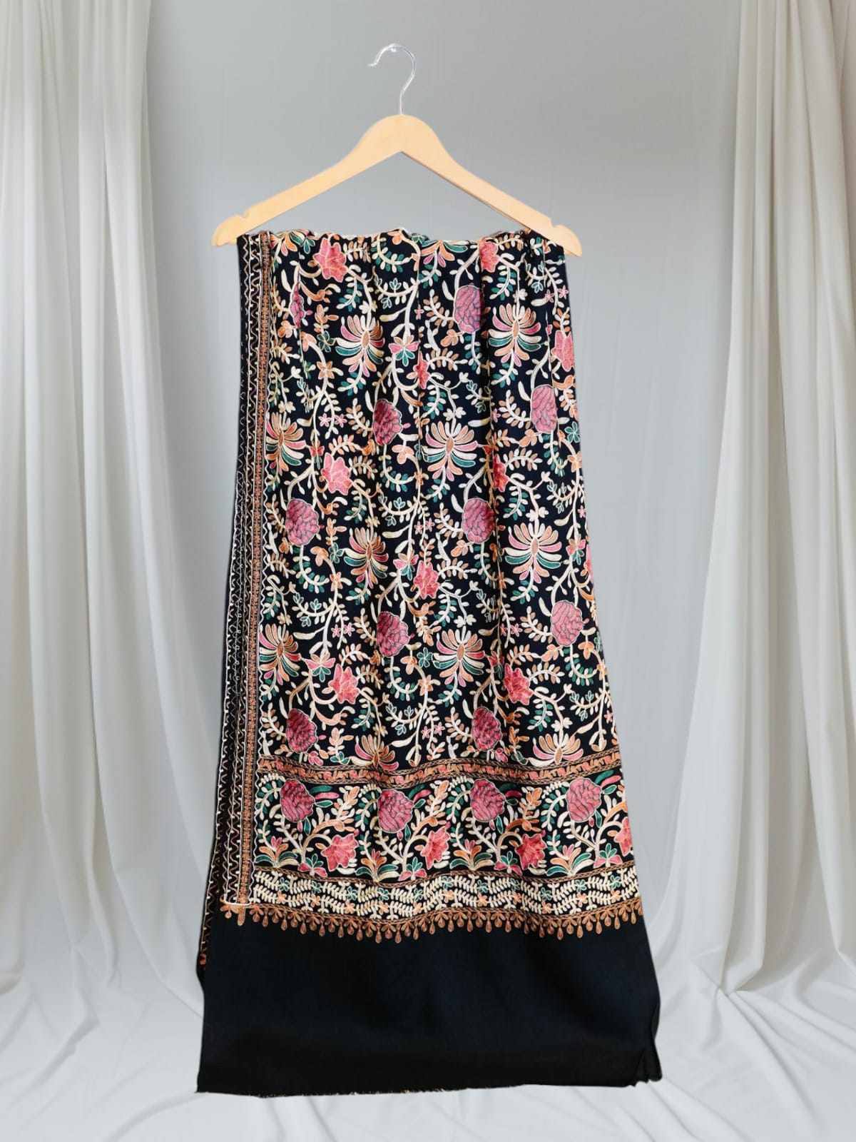 Hand-Embroidered Pashmina Shawl – Midnight Bloom