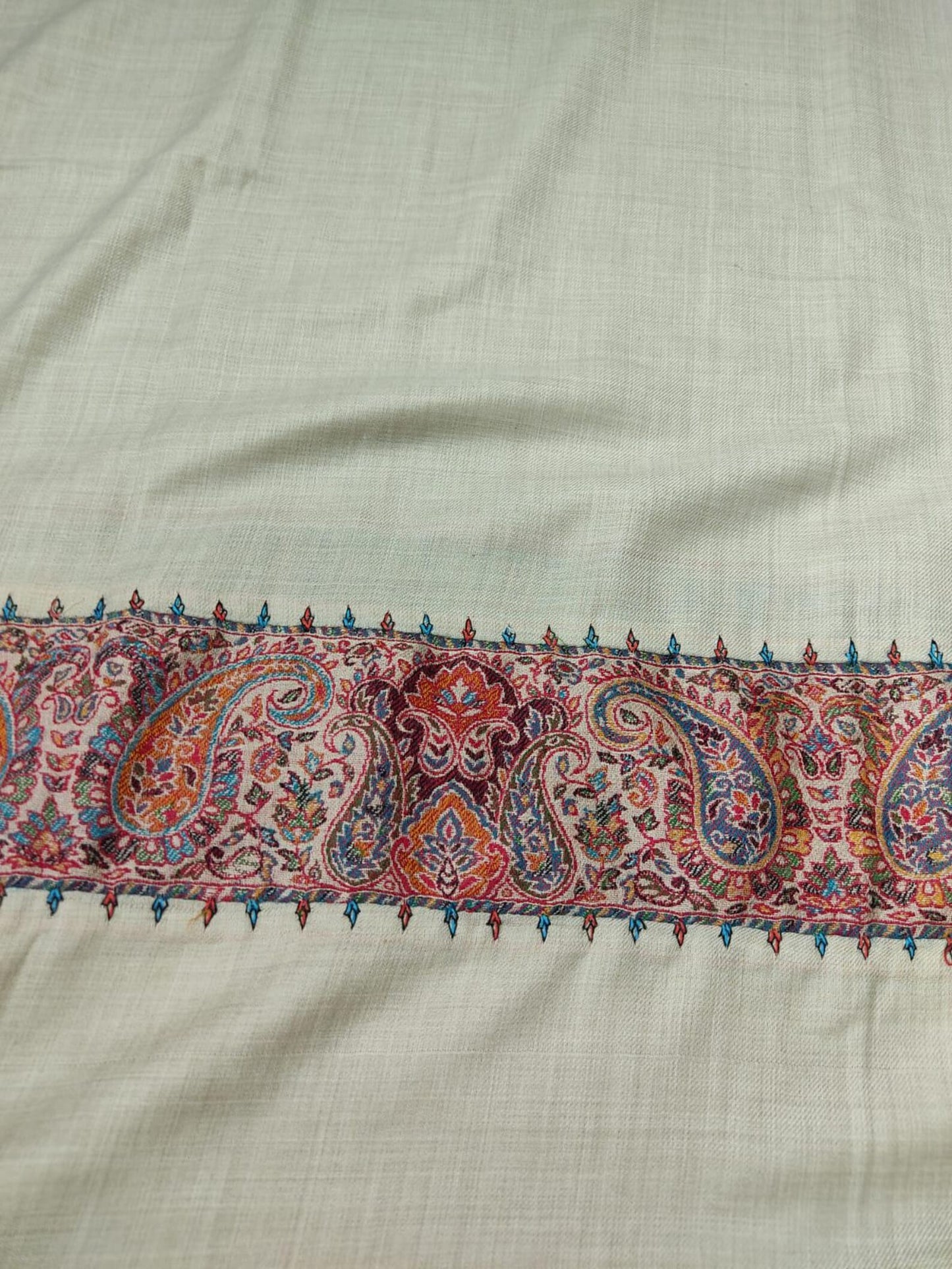 Handcrafted Pashmina Style Kani Border Shawl Elegant Grey with Intricate Paisley Embroidery