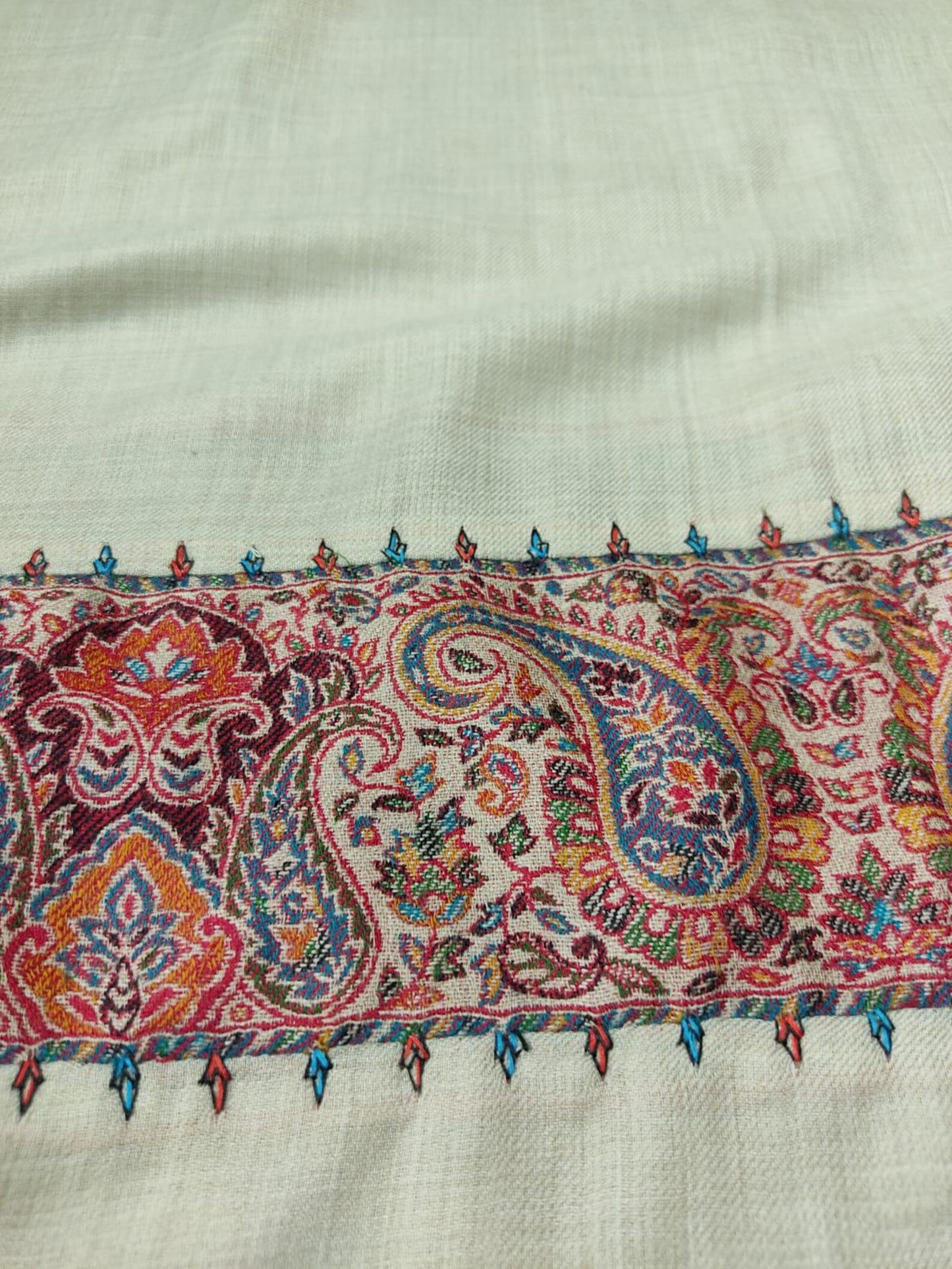 Handcrafted Pashmina Style Kani Border Shawl Elegant Grey with Intricate Paisley Embroidery