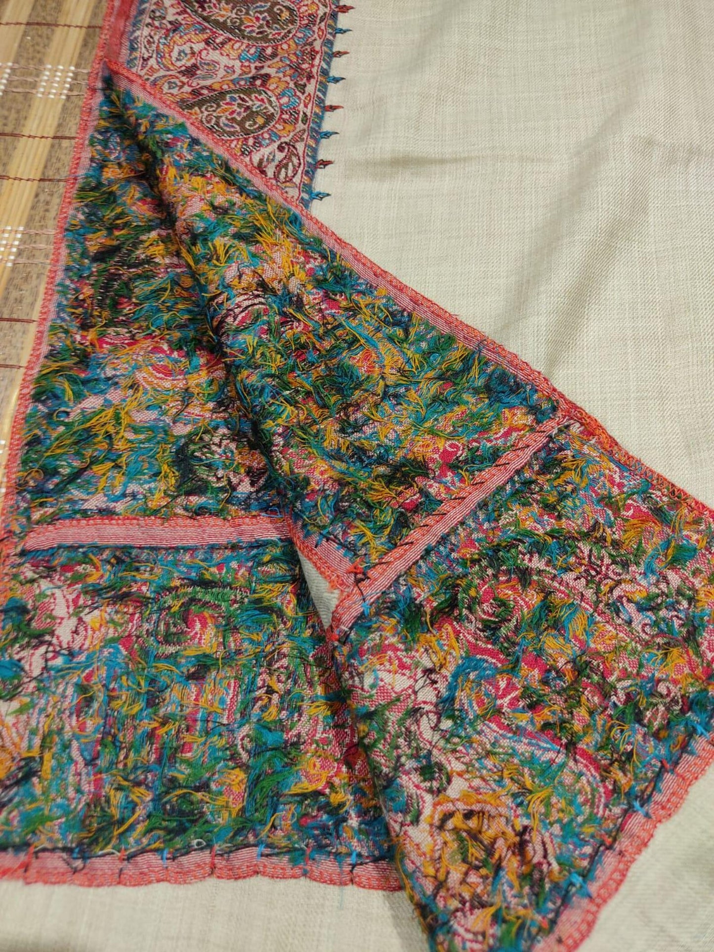 Handcrafted Pashmina Style Kani Border Shawl Elegant Grey with Intricate Paisley Embroidery