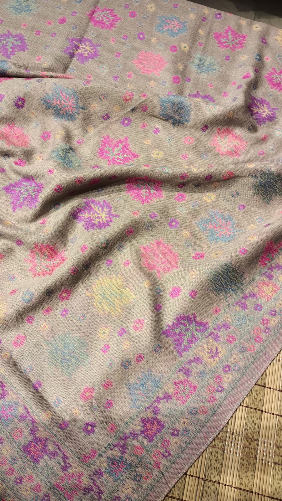 Elegant Kani Pashmina Shawl – Pastel Lilac & Pink Weaves