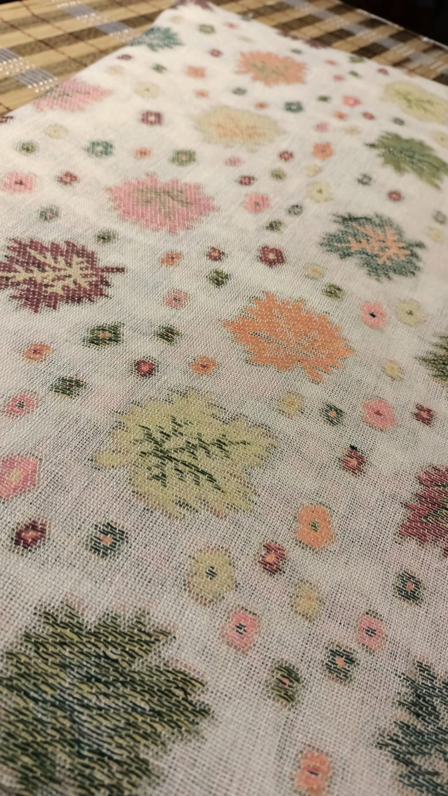 Elegant Beige Kani Pashmina Shawl – Handwoven Floral Heritage