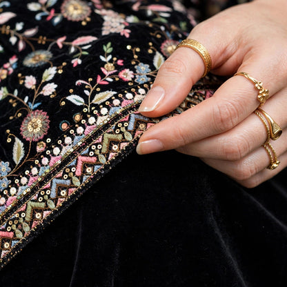 Raah-e-Shab Black Heavily Embroidered Velvet Shawl