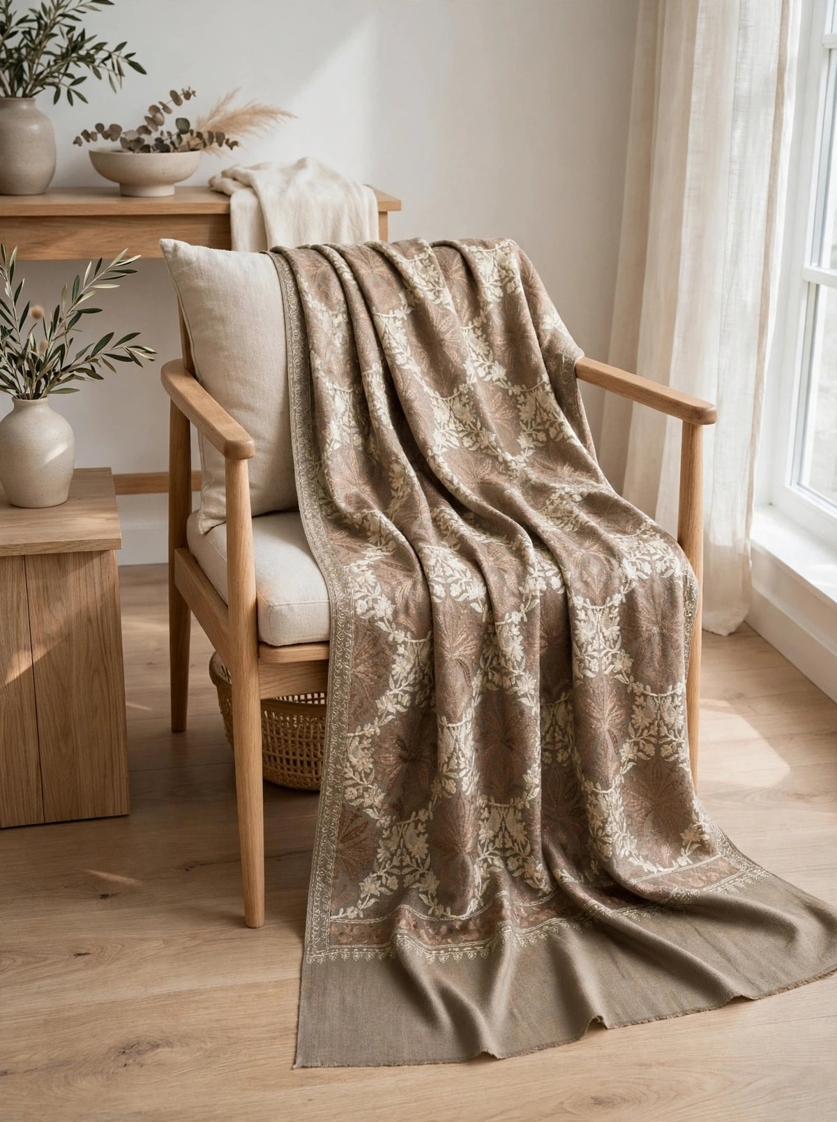 Pashmina beige aari shawl