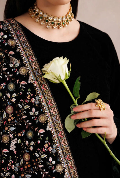 Raah-e-Shab Black Heavily Embroidered Velvet Shawl