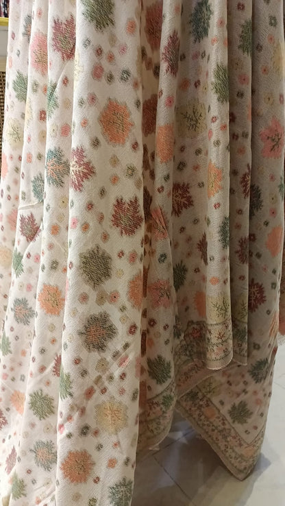 Elegant Beige Kani Pashmina Shawl – Handwoven Floral Heritage