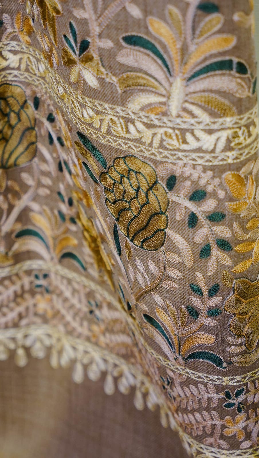 Elegant Embroidered Pashmina Shawl Timeless Sophistication