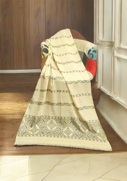 The Timeless Elegance of the Ivory Stole