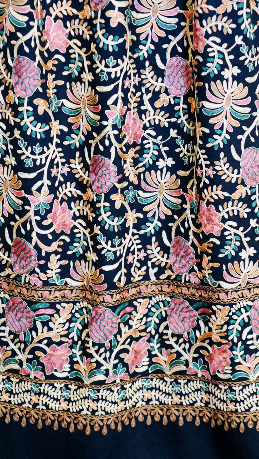 Hand-Embroidered Pashmina Shawl – Midnight Bloom