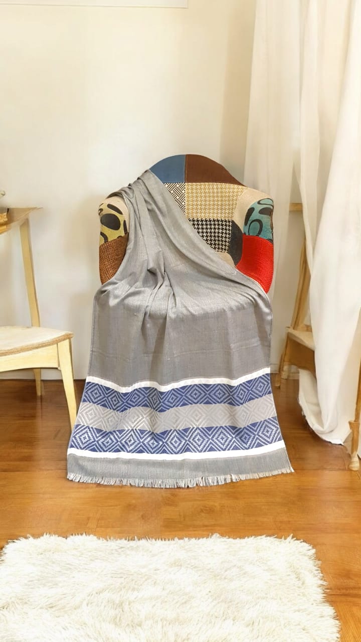 Andean Heritage Alpaca Blend Stole: Classic Comfort, Striking Design
