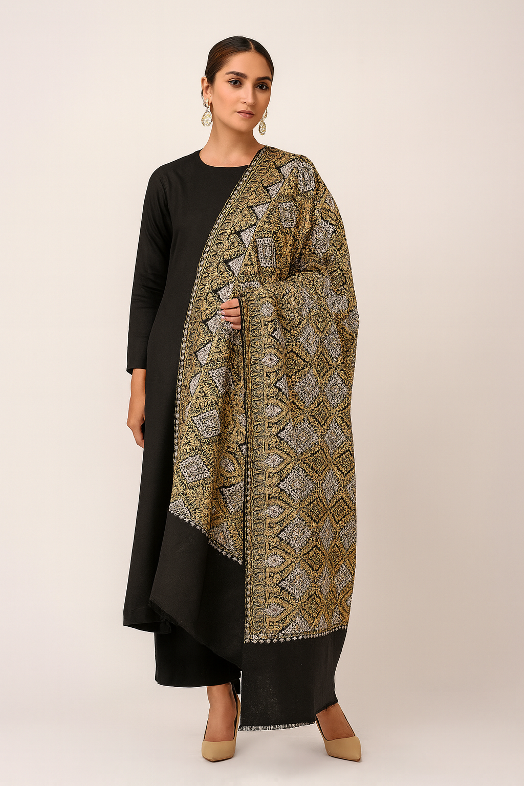 Aari Embroidery Pashmina Shawl – Black & Gold Grandeur