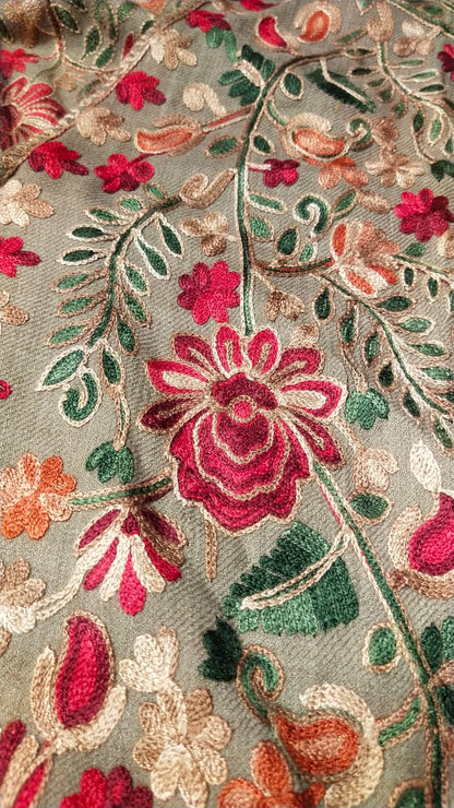 The Kashmina Kaftan: Timeless Elegance and Comfort