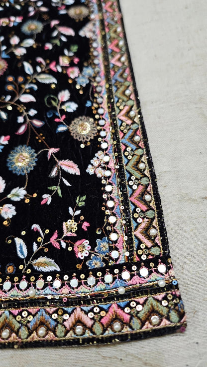 Raah-e-Shab Black Heavily Embroidered Velvet Shawl