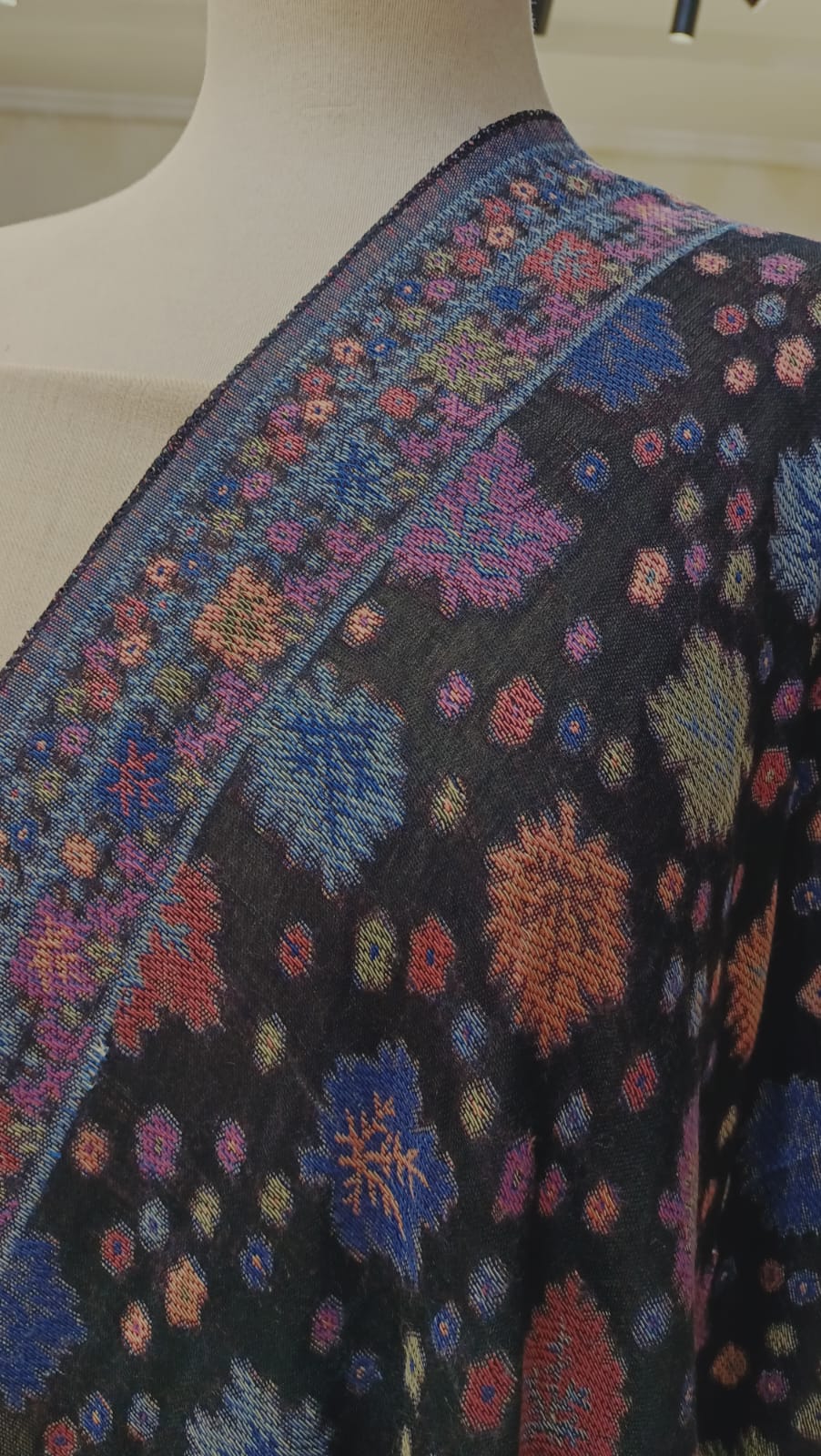 Elegant Black Pashmina Kani Shawl – Floral Weave